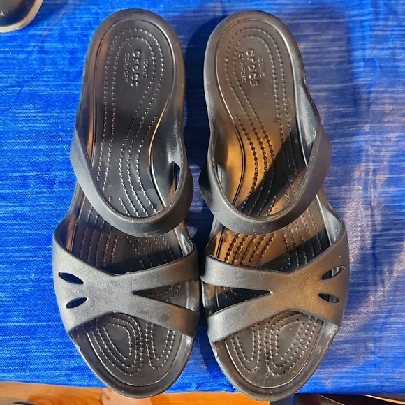Used but excellent condition Crocs sandals - Picture 1 of 2